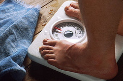 feet on a scale measuring weight.